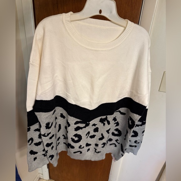 New with tags, ladies crewneck colorblock sweater size XL by prettygarden - Picture 9 of 10